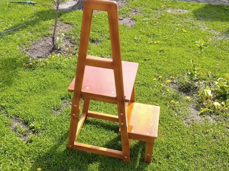 Табурет-стремянка с поручнем