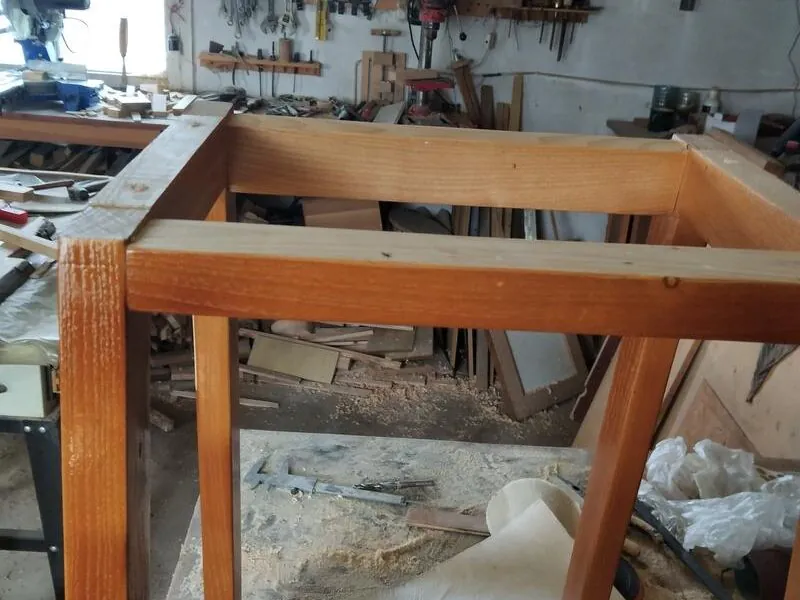 Табурет-стремянка с поручнем