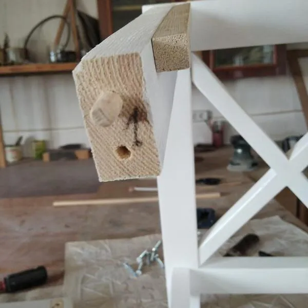 Набір кухонних табуретів.